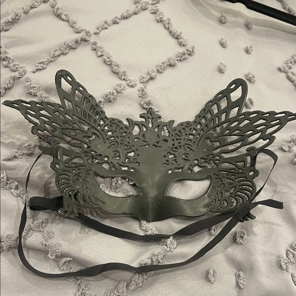 Elegant Black Lace Masquerade Mask new plastic and glitter with ribbon ties